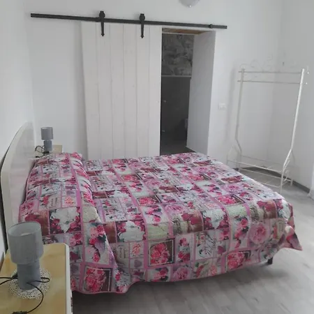 Lescen White - Swimming Pool * Lezzeno