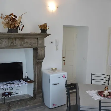 Lescen White - Swimming Pool