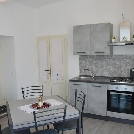 Lescen White - Swimming Pool Appartement Lezzeno