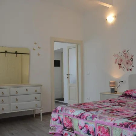 Lescen White - Swimming Pool *