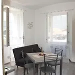 Lescen White - Swimming Pool Lezzeno