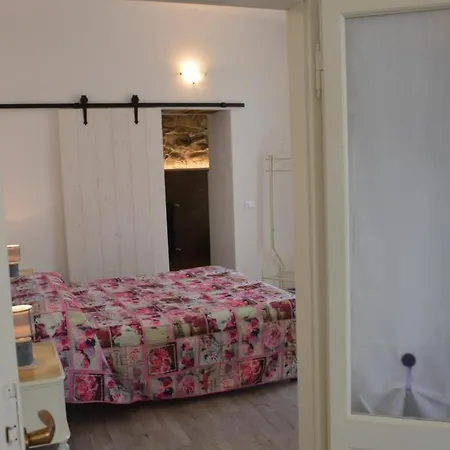 Lescen White - Swimming Pool