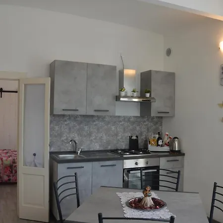 Lescen White - Swimming Pool * Lezzeno