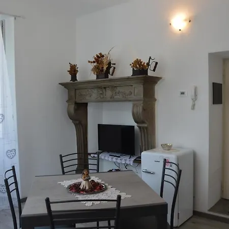 Lescen White - Swimming Pool