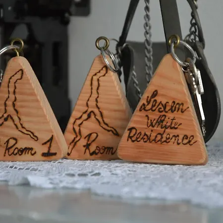 Lescen White - Swimming Pool Daire