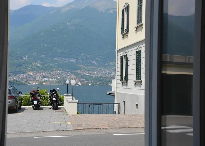 Lescen White - Swimming Pool לצנו