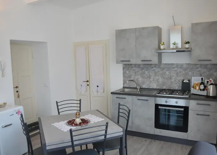 Lescen White - Swimming Pool Appartement Lezzeno