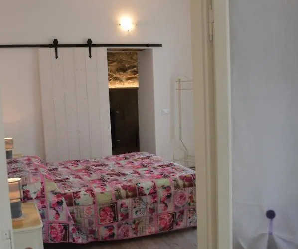 Lescen White - Swimming Pool