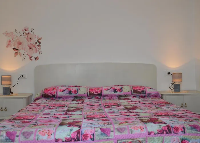 Lescen White - Swimming Pool * Lezzeno