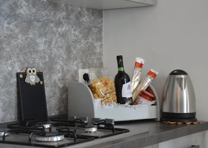 Lescen White - Swimming Pool לצנו