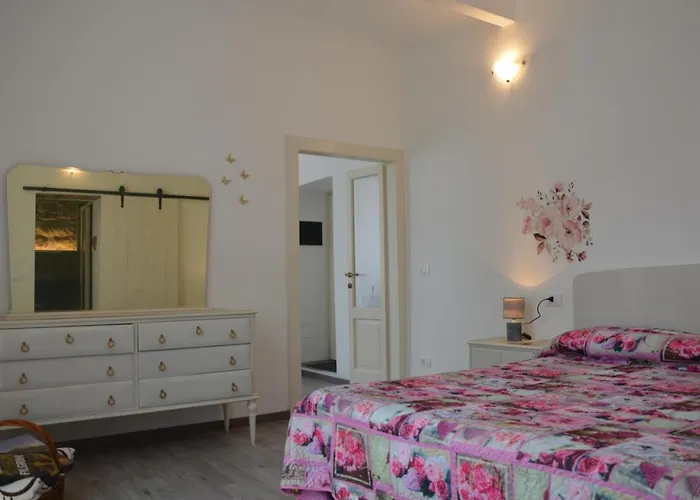 Lescen White - Swimming Pool *